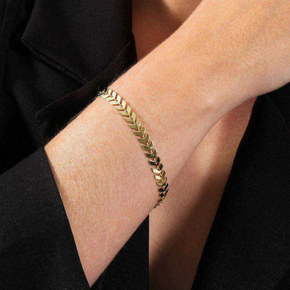 Pulseira Dourada de Seta Banhada a Ouro 24K - Belice Joias