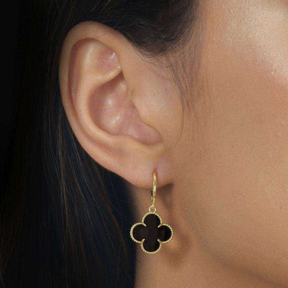 Brinco Dourado Trevo Zircônia Preta Ouro 24K - Belice Joias