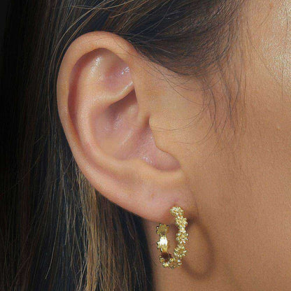 Brinco Dourado Argola Flor Ouro 24K Antialérgico - Belice Joias