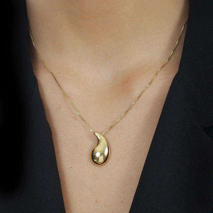 Colar Dourado Gota Curvada Banhado a Ouro 24K - Belice Joias