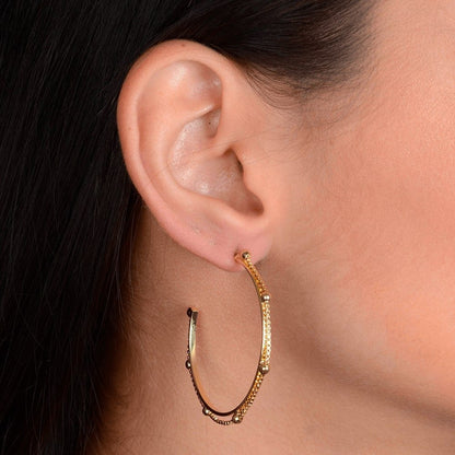 Brinco de Argola Dourado com Pérolas Ouro 24K - Belice Joias