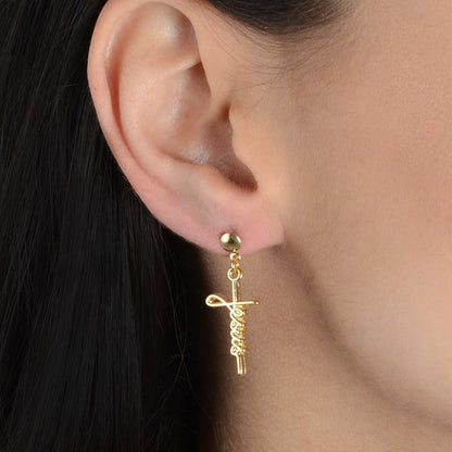 Brinco de Cruz Dourado Palavra Jesus Ouro 24K - Belice Joias
