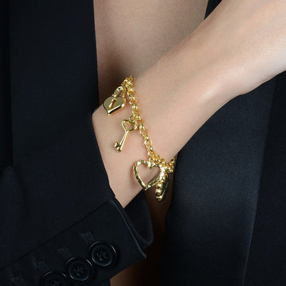 Pulseira Elo Português Dourada com Pingentes Ouro 24K - Belice Joias