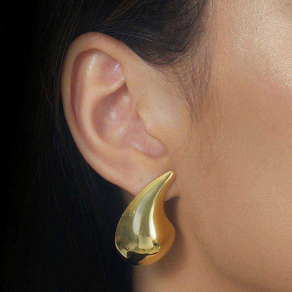 Brinco Gota Curvada Grande Dourado Banhado a Ouro 24K - Belice Joias