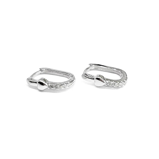 Argola Oval em Prata 925 com Detalhe Coracao e Zirconias Incolores 7 mm